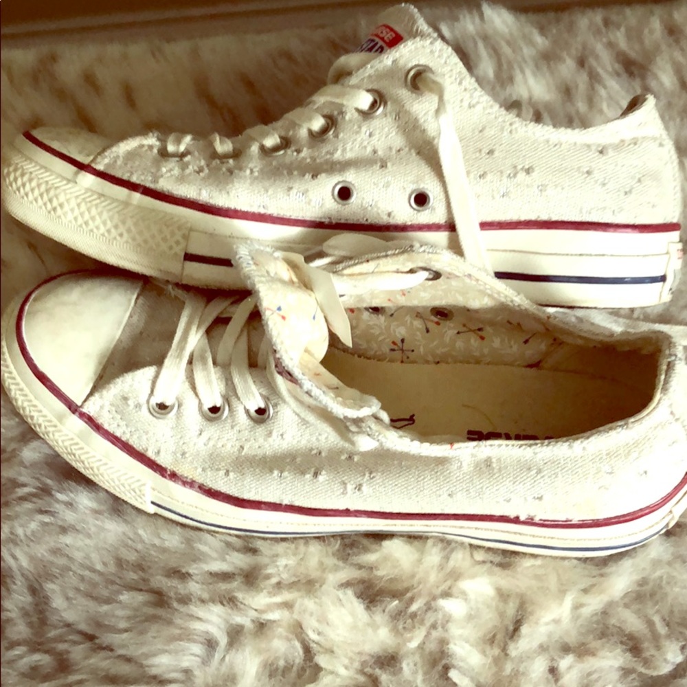 Converse all star low tops size 8 women’s